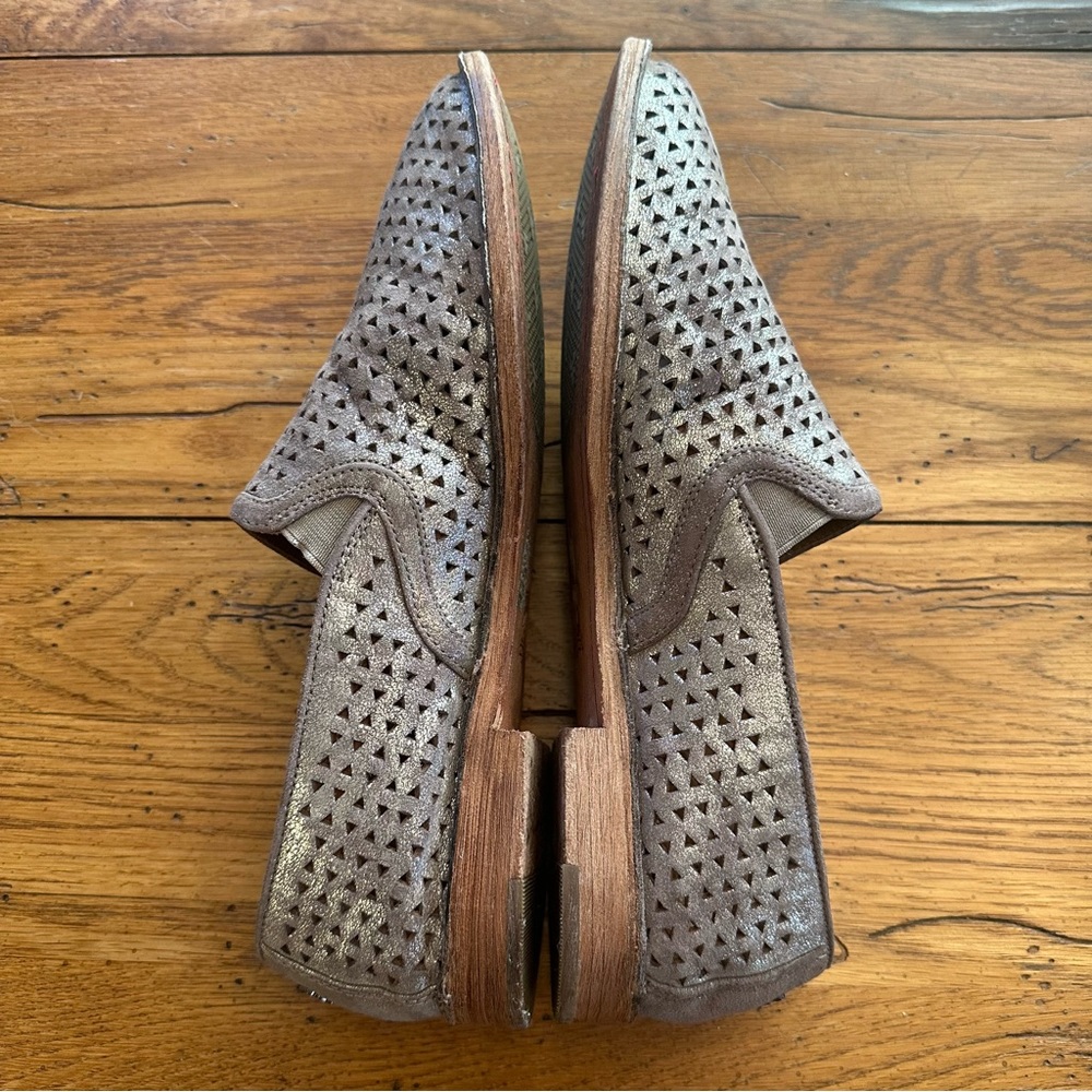 Trask Ali Perforated Leather Loafer Metallic Size 9.5 - Picture 4 of 9